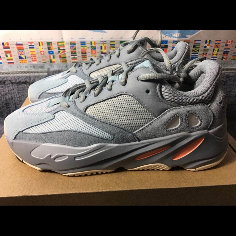 Yeezy boost 700